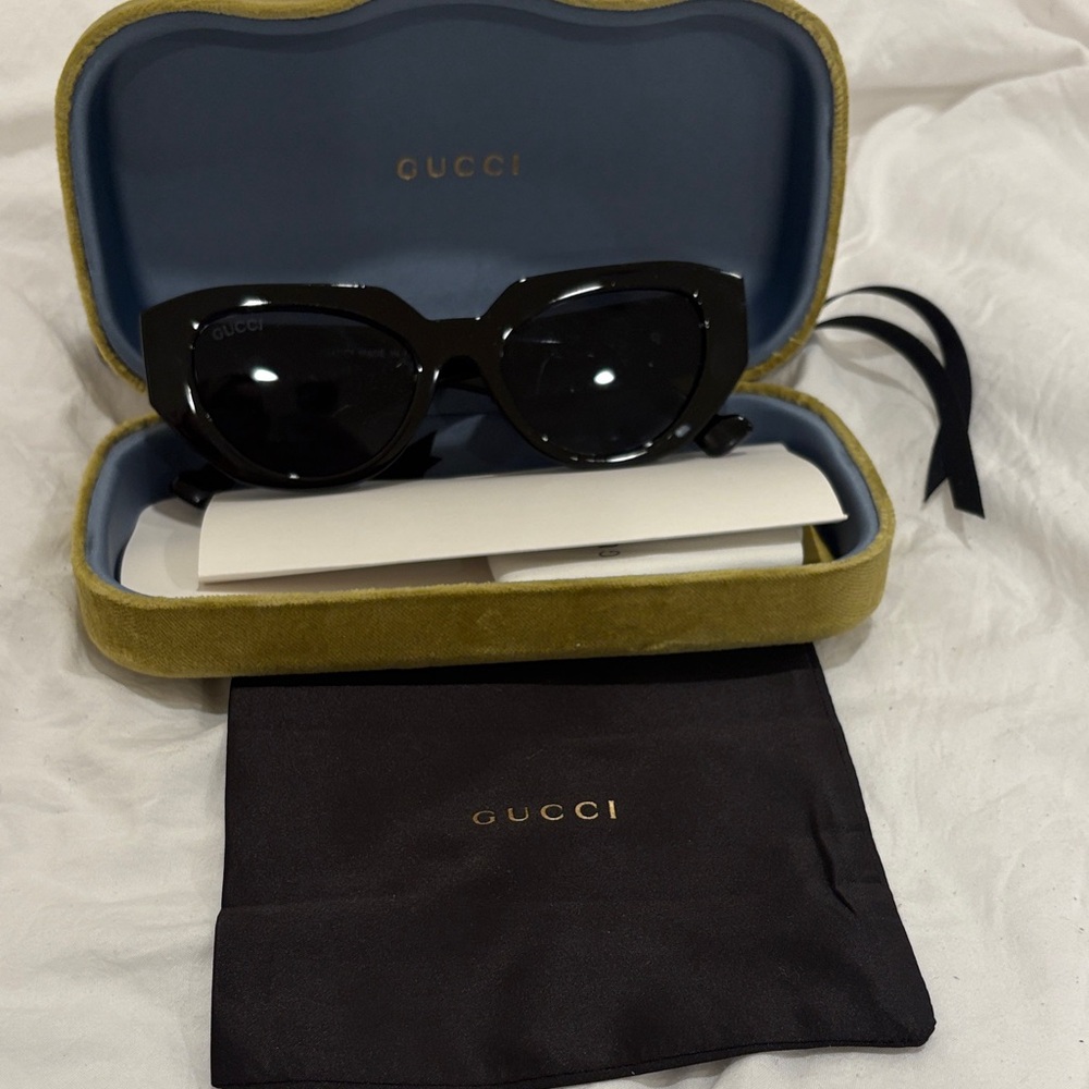 Gucci Women's Black Sunglasses with Velvet Case